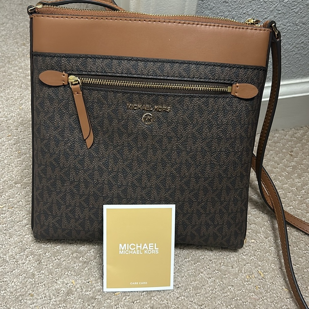 Micheal kors  crossbody